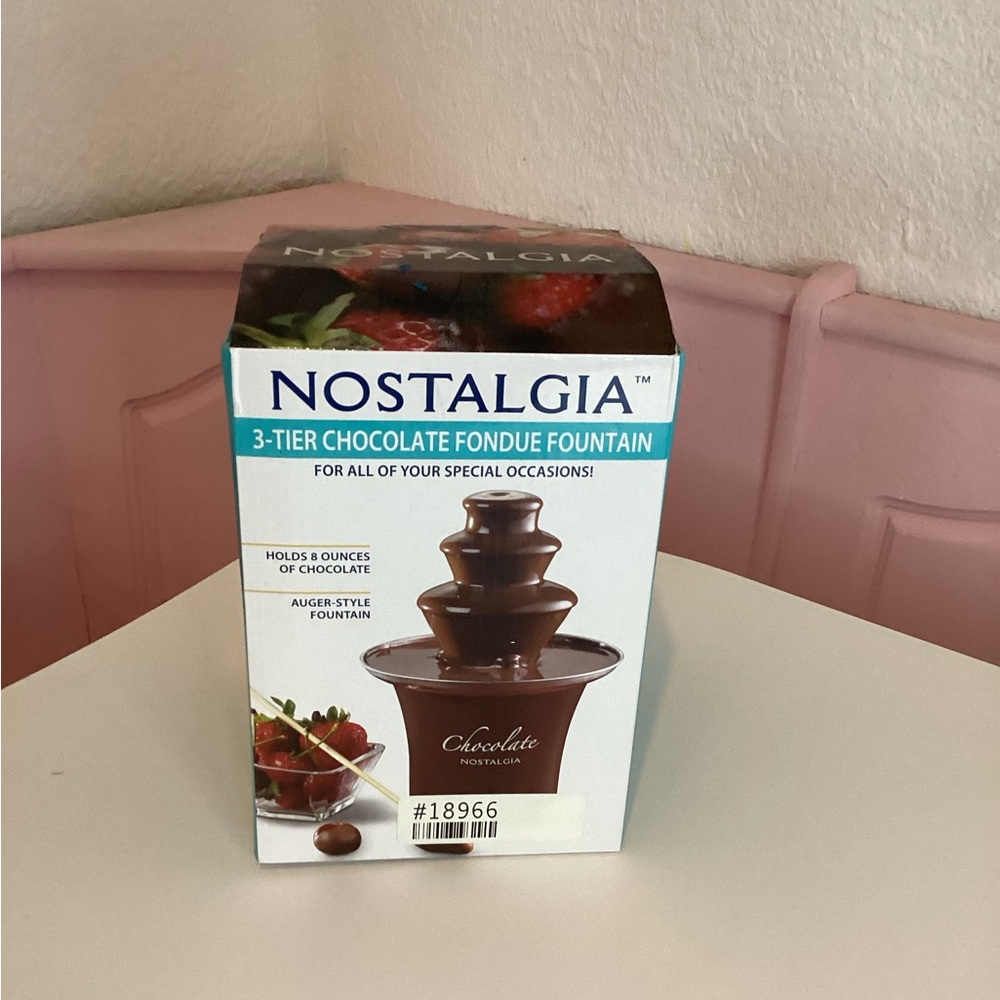 Nostalgia Electric Chocolate Fondue Fountain Chocolate Color rare unique
